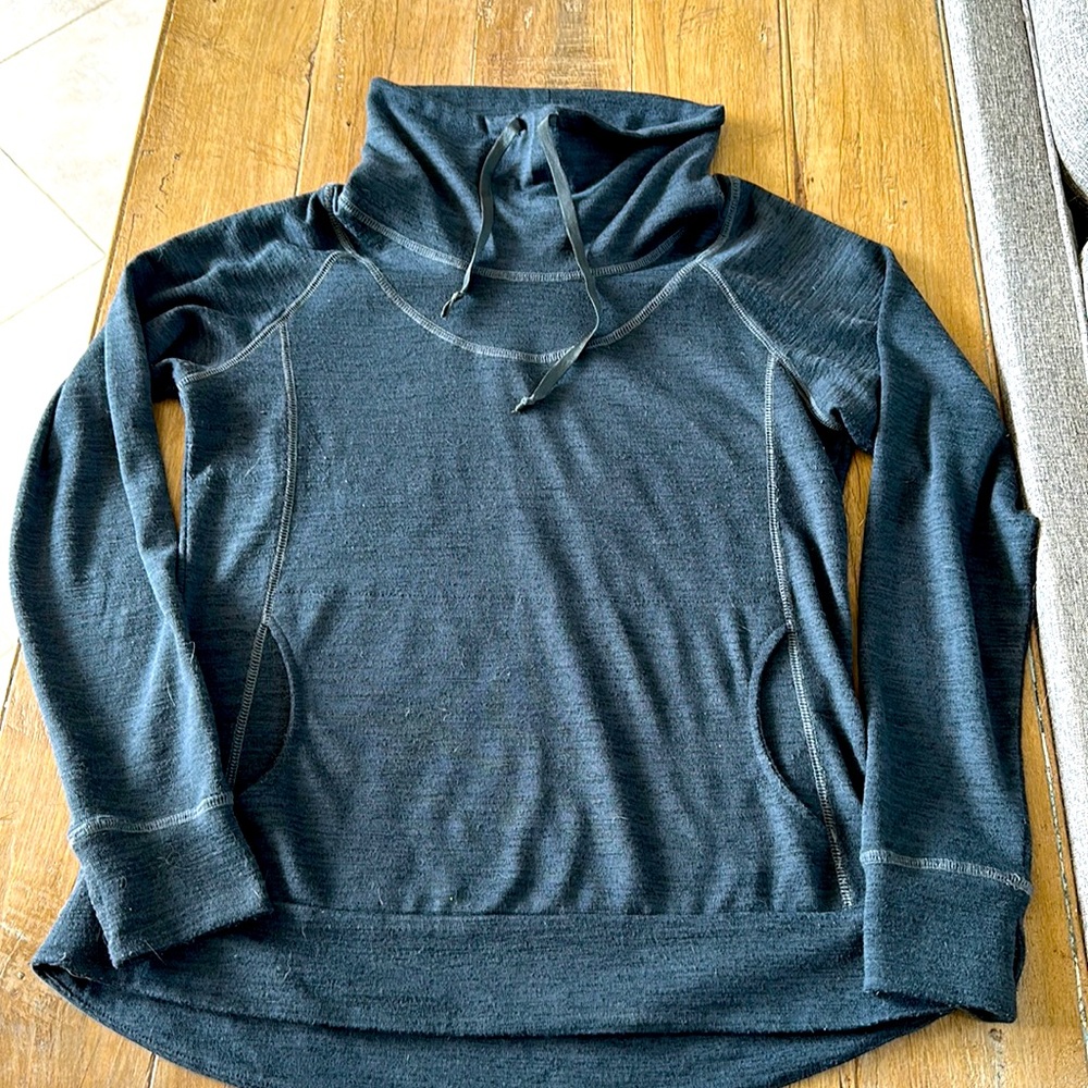 Kuhl long sleeved top